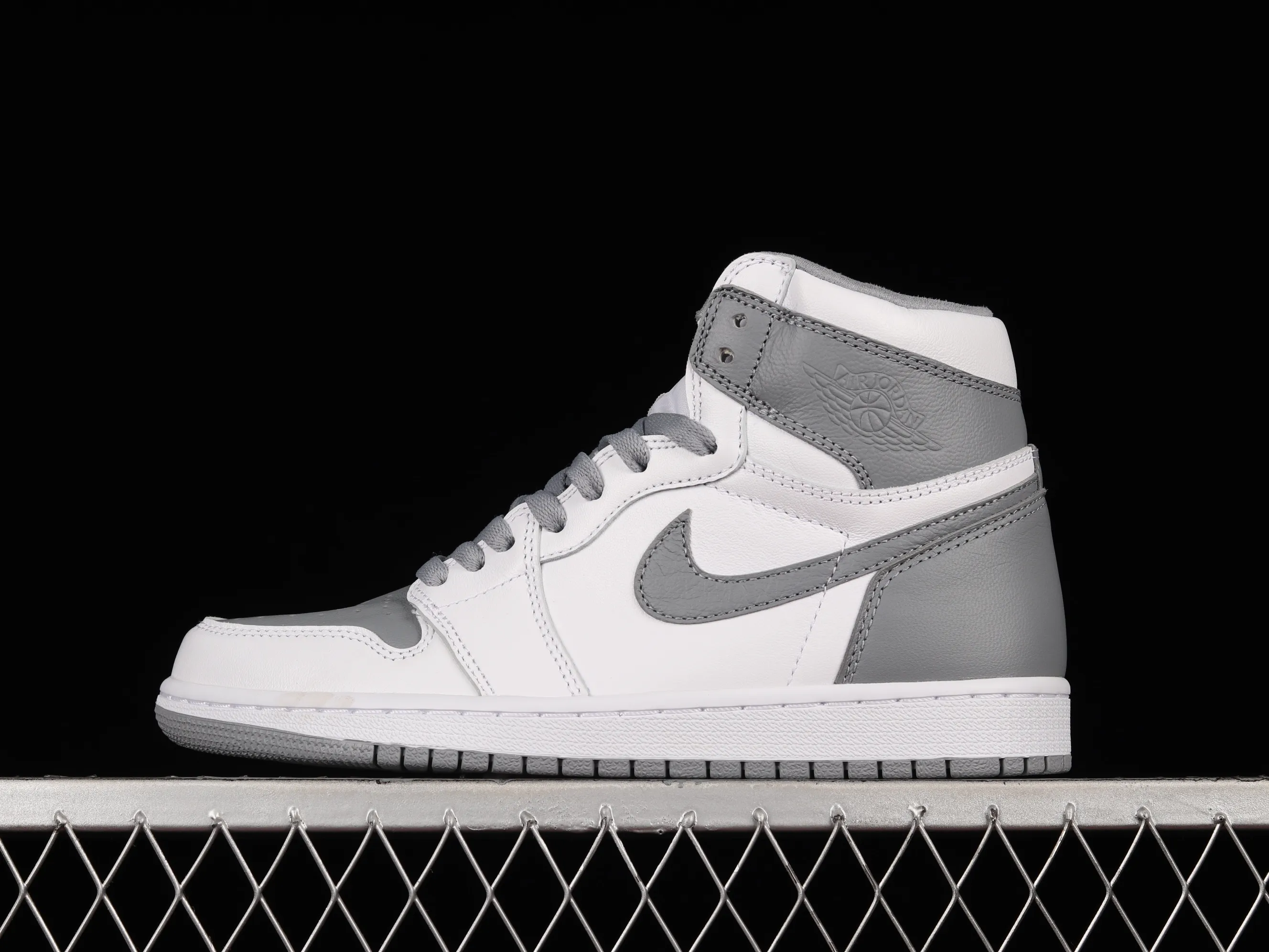 All categories Air Jordan Jordan series basketball shoes Air Jordan 1 High Pure original Air Jordan 1 High OG "Stealth" AJ1 Joe 1 white gray 555088-037